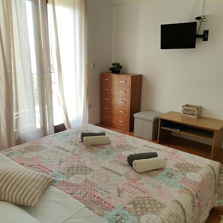 Apartments And Rooms With Parking Space Zavala, Hvar - 128 Jelsa  Cameră foto